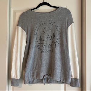 Zoe + Liv Way Out West Lightweight Sweatshirt - M